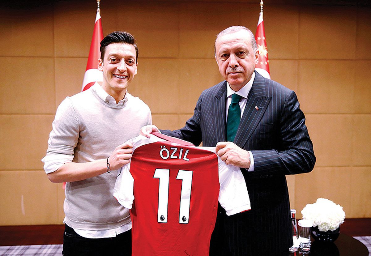 Oezil odigrao samo 10 minuta za novi klub, pa od predsjednika Erdogana dobio luksuzan poklon