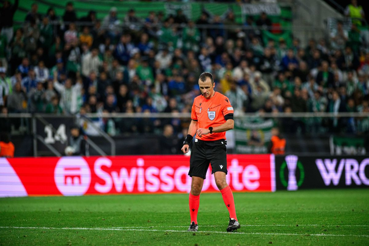 Ništa mu ne može promaknuti: Peljto već u prvom poluvrmenu sudio dva penala na derbiju! Ništa mu ne može promaknuti: Peljto već u prvom poluvrmenu sudio dva penala na derbiju!