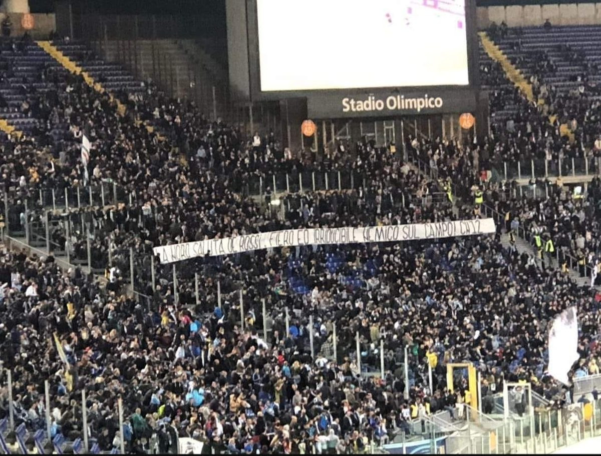 Navijači Lazija posvetili transparent De Rossiju i kupili srca navijača širom Italije