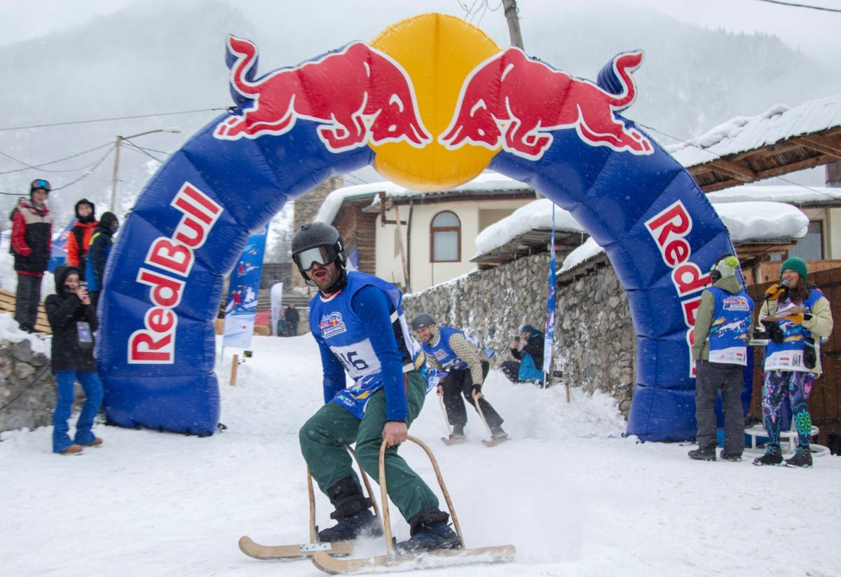 Red Bull Lukvrame: Nesvakidašnja utrka na tradicionalnim drvenim klizaljkama