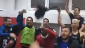 Kako su igrači Borca proslavili pobjedu u svlačionici Veležovog doma?