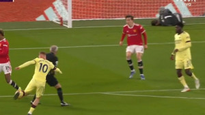 Najluđi gol sezone na Old Traffordu: De Gea ležao na golu, Arsenal zabio