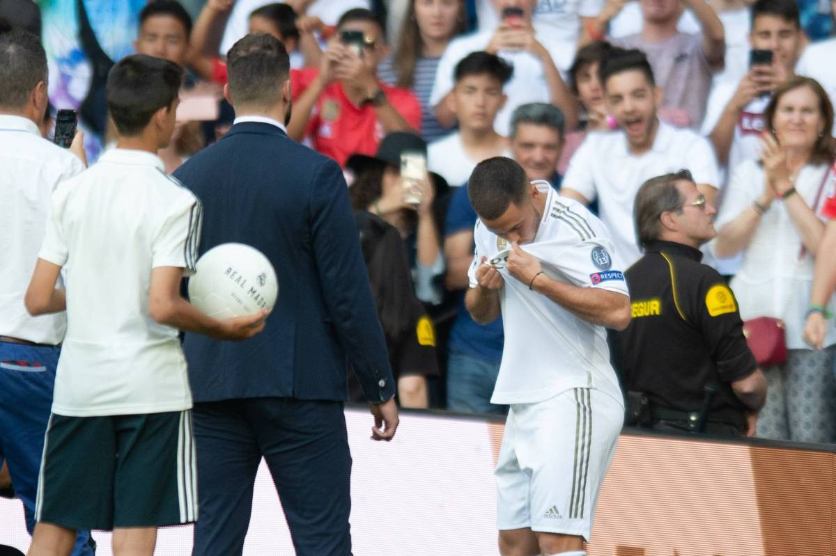 "Uz poštovanje Bayernu, ali ne mogu otići iz Londona u Minhen, želio sam u Real, a Modrić mi je..." "Uz poštovanje Bayernu, ali ne mogu otići iz Londona u Minhen, želio sam u Real, a Modrić mi je..."