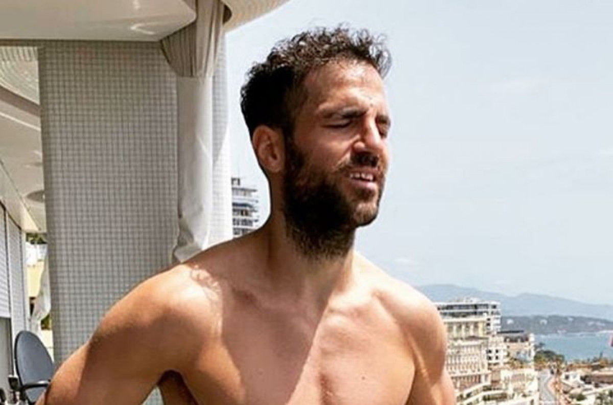 Fabregas promijenio imidž, ali njegovi brkovi nisu oduševili fanove na Instagramu