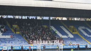 Horde zla na neobičnoj poziciji na stadionu Grbavica