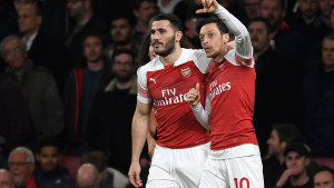 Ozil 'vrbuje' Kolašinca, a interes pokazuje i kontroverzrni stručnjak