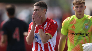Srpski fudbal je čudo: Jedan se pravi budala po ulicama Beograda, drugi sa 17 igra meč života!