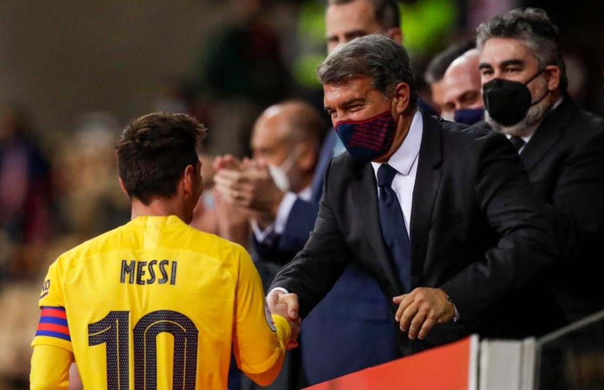 Dok su svi slavili titulu Laporta je spomenuo Messija i navijače Barcelone bacio u potpuni trans Dok su svi slavili titulu Laporta je spomenuo Messija i navijače Barcelone bacio u potpuni trans