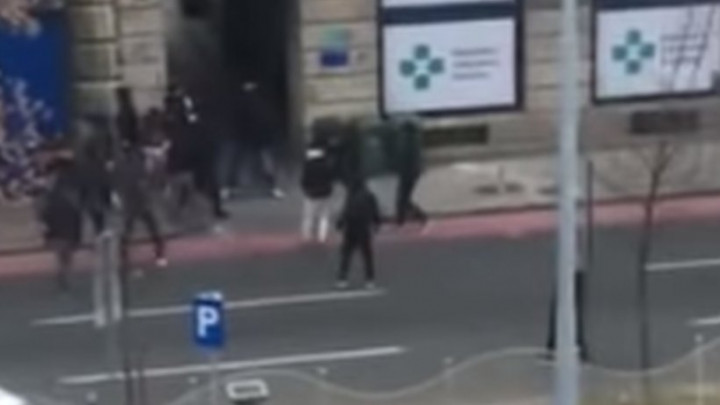 Snimak iz Zagreba: Obračun huligana u kapuljačama, sijevalo na sve strane