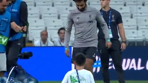 Scena koju nikakve riječi ne mogu opisati: Mohamed Salah usrećio dječaka bez nogu