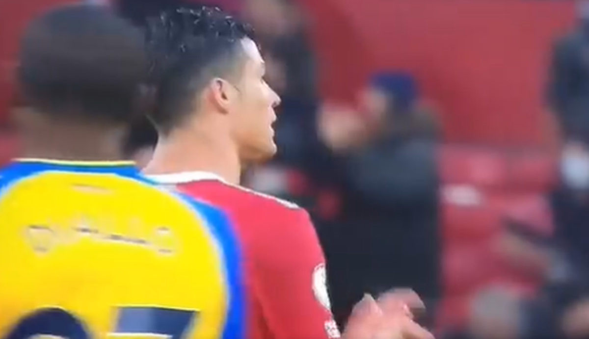 Pogledajte snimak i sami zaključite: Ronaldo pljunuo saigrača Pogledajte snimak i sami zaključite: Ronaldo pljunuo saigrača