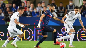 Francuz uvijek igra s bandažom: Fotografi su uspjeli Benzeminu "uhvatiti" ruku bez zavoja