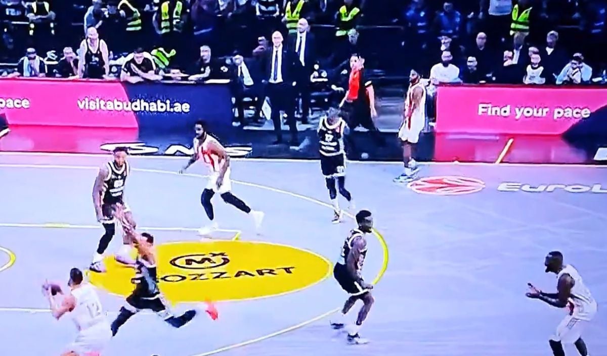 Košarkaš Zvezde šokirao ponašanjem na kraju derbija, navijači luduju: "Čovjek doslovno krenuo..."