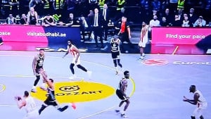 Košarkaš Zvezde šokirao ponašanjem na kraju derbija, navijači luduju: "Čovjek doslovno krenuo..."