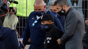Maradona prekršio pravila izolacije: Došao na meč u lošem stanju i otišao kući nakon nekoliko minuta
