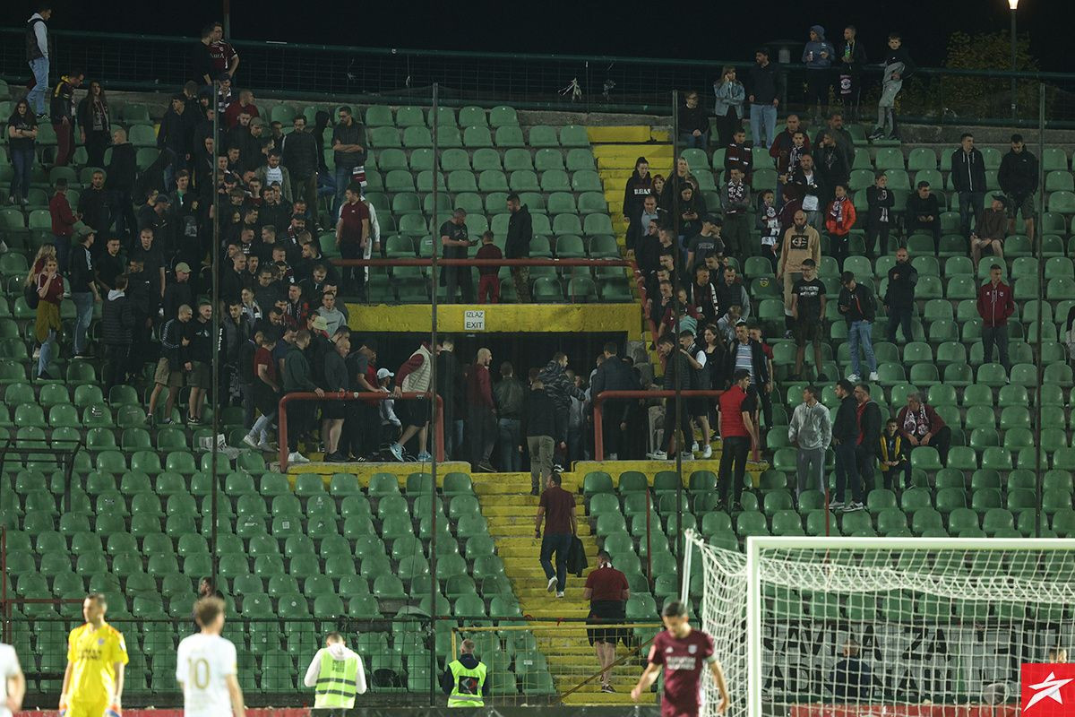 MUP KS povodom dešavanja na Koševu: Željeli su kasnije ući na istočnu i zapadnu tribinu MUP KS povodom dešavanja na Koševu: Željeli su kasnije ući na istočnu i zapadnu tribinu