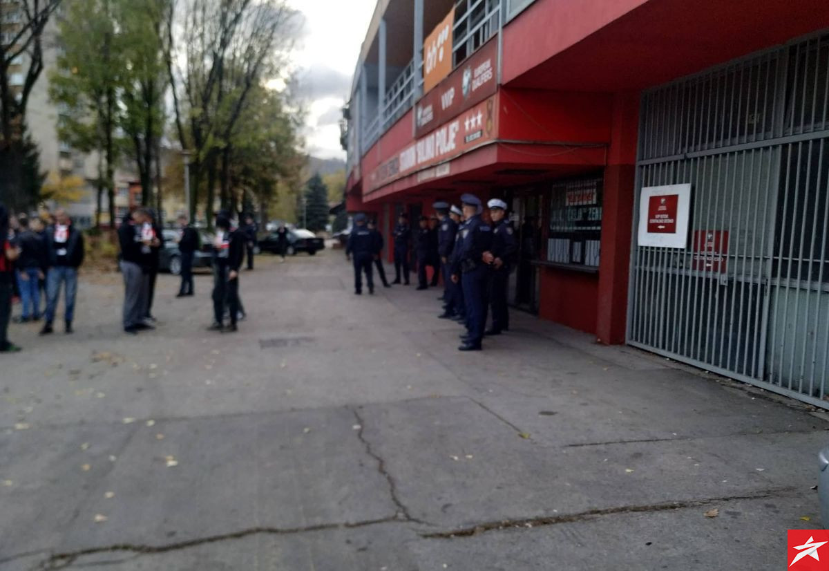 Policija ispred stadiona, Robijaši žele objašnjenje