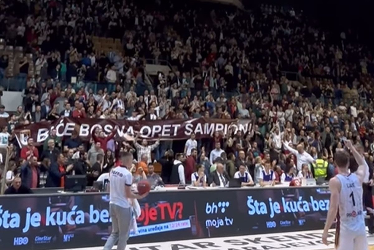Skenderija kao u slavne dane: Pogledajte kako su navijači proslavili plasman KK Bosna u finale Skenderija kao u slavne dane: Pogledajte kako su navijači proslavili plasman KK Bosna u finale