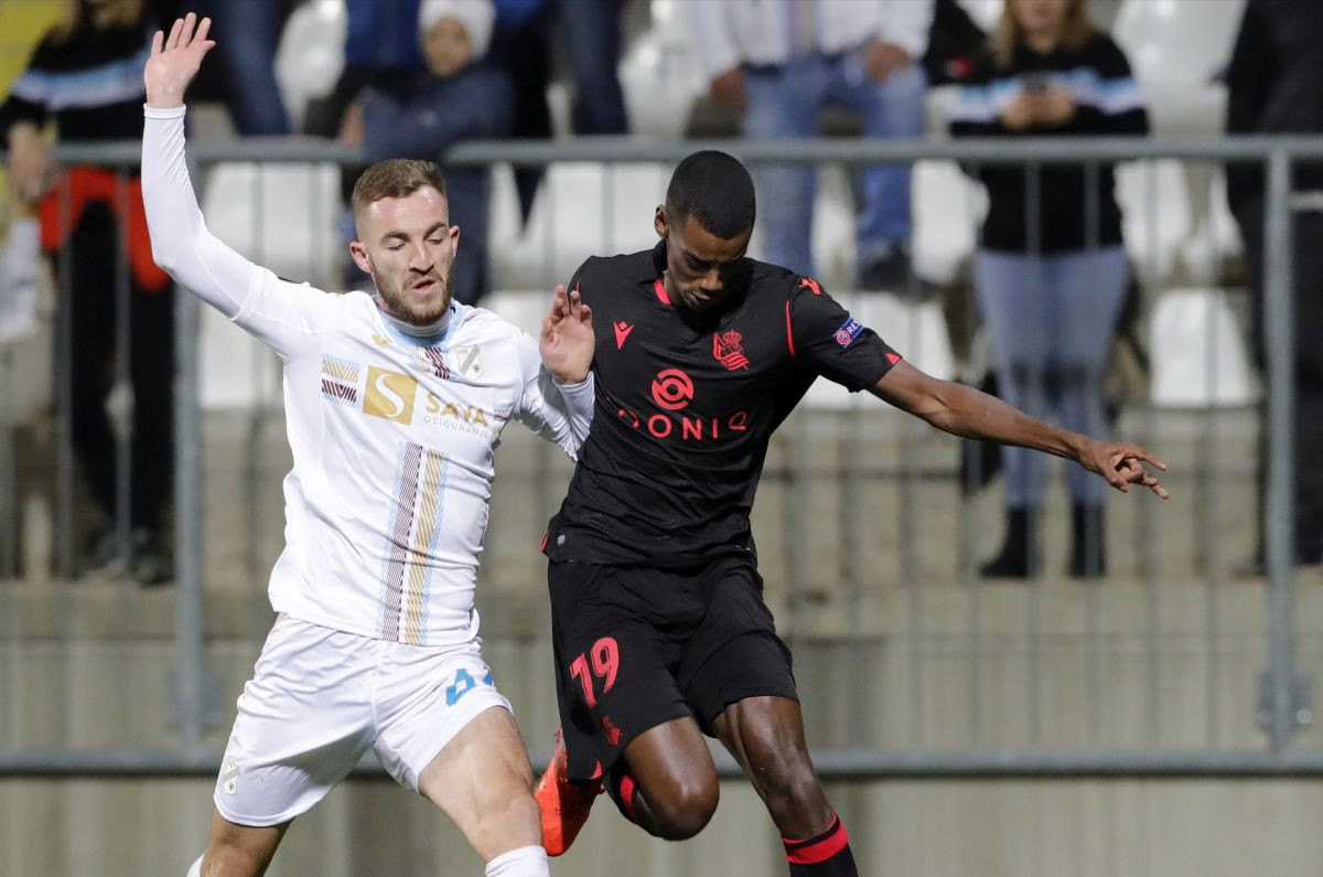 Lončara čekaju kvalifikacije za Ligu prvaka, dogovorio je višemilionski transfer! Lončara čekaju kvalifikacije za Ligu prvaka, dogovorio je višemilionski transfer!