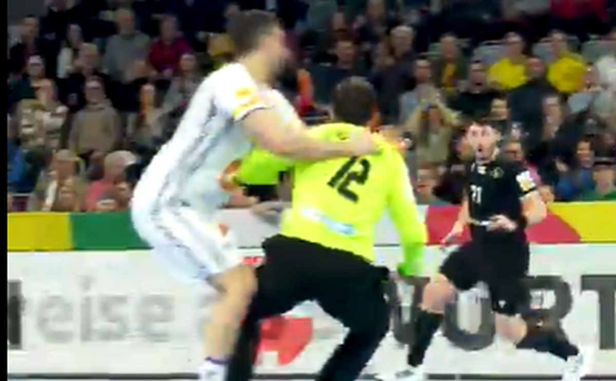 Ivano Balić jesi li to ti? Golman Gruzije se prošetao kroz našu odbranu i upisao asistenciju Ivano Balić jesi li to ti? Golman Gruzije se prošetao kroz našu odbranu i upisao asistenciju