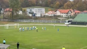 Jakub Vilakić postigao eurogol, golman se samo "naklonio"