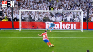 Zvižduci 80.000 navijača Reala pretvorili se u muk kada su vidjeli kako je Alvarez izveo penal