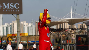 Crveni san postao stvarnost: Hamilton upisao prvu pobjedu s Ferrarijem!