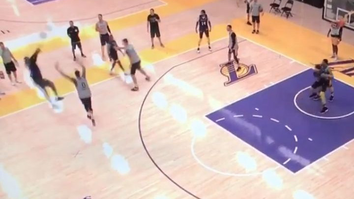 Navijači Lakersa u euforiji: Ovakav šut može pogoditi samo LeBron James!
