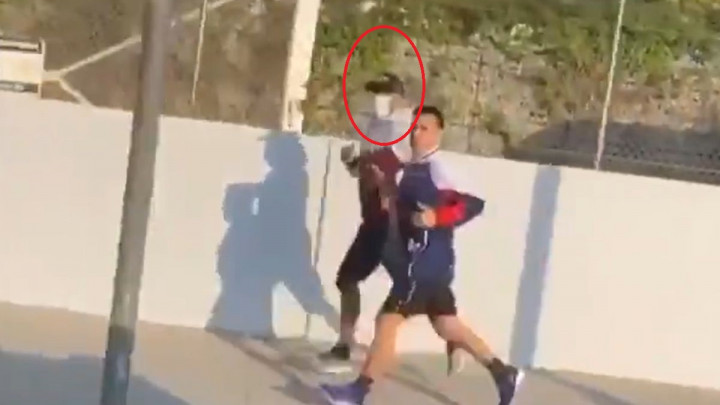 Umjesto u trening kampu zvijezda Barcelone kondiciju "nabija" na ulici
