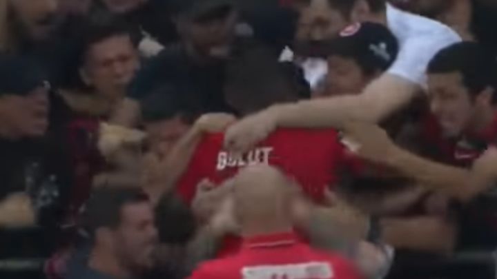 Urnebesno: Ludo proslavio gol pa shvatio da je ofsajd Urnebesno: Ludo proslavio gol pa shvatio da je ofsajd