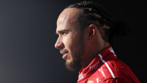 Prva pobjeda s Ferrarijem, ali Hamilton poručuje: "Dug je ovo put - maraton, a ne sprint"