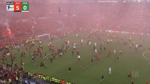 Apokaliptične scene u Leverkusenu: Bayer je prvak Njemačke, sudija "pobjegao" prije kraja sa terena!