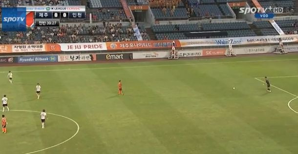 Golman postigao gol sa svoje polovice terena Golman postigao gol sa svoje polovice terena