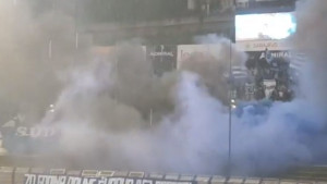 U Sarajevu lije kiša, ali Manijacima to nije pokvarilo spektakl koji su spremili na startu utakmice