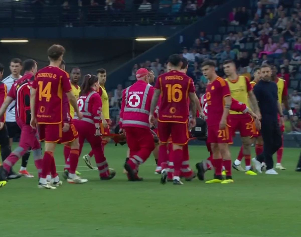 Sudija svirao kraj 15-ak minuta prije kraja meča, sada se svi mole za fudbalera Rome