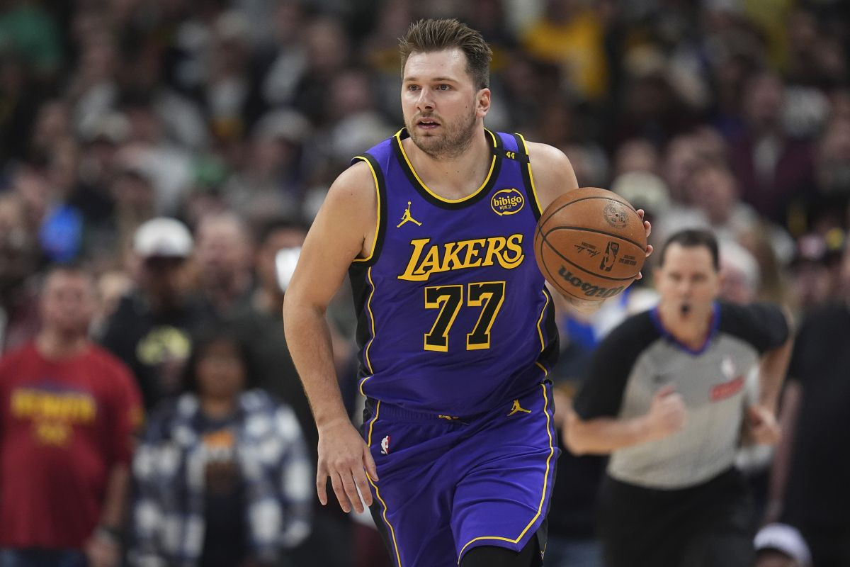 Sudar velikana u NBA ligi: Dončić oduševio Lakerse svojom partijom, "tanak" triple-double Jokića Sudar velikana u NBA ligi: Dončić oduševio Lakerse svojom partijom, "tanak" triple-double Jokića