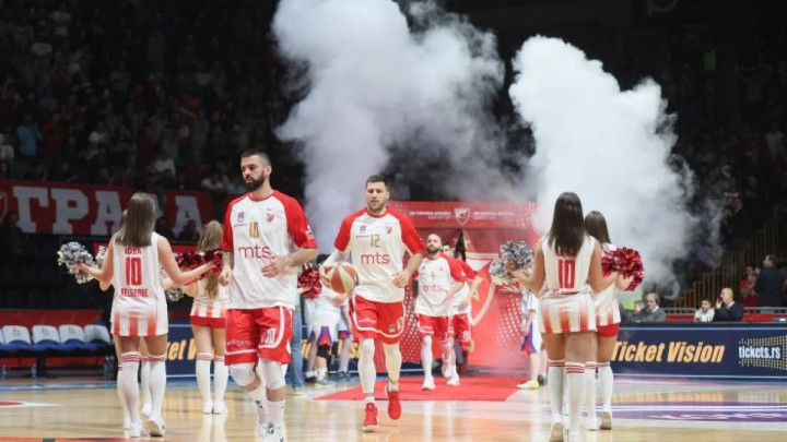Uljez na tribini: Evo šta se desi kad se navijač Zvezde zatekne među pristalicama Budućnosti