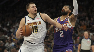Jokić dominirao protiv centara Phoenix Sunsa, Garza bez poena za sedam minuta na parketu