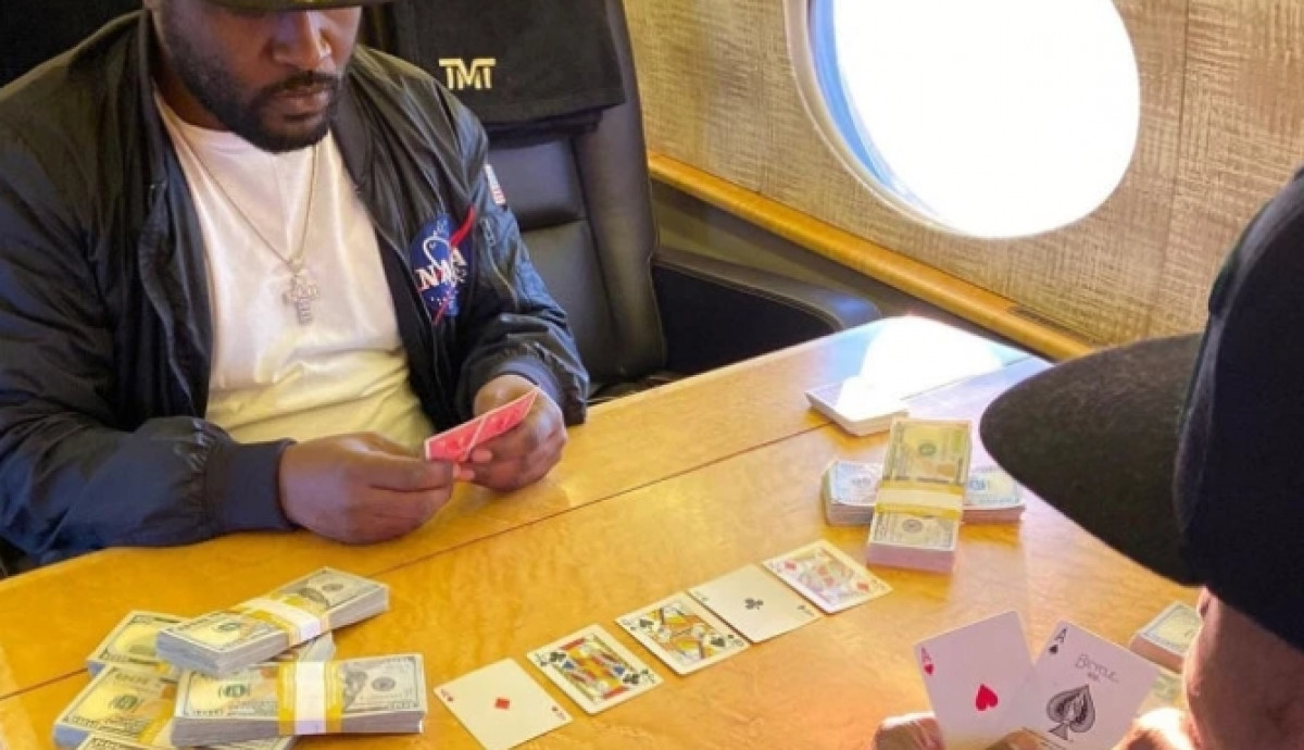 Keš, luksuz i poker u privatnom avionu: Mayweather se bahati u teškim vremenima