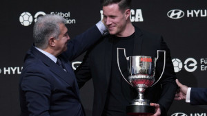 Ter Stegen objavio saopštenje, a sat kasnije Laporta mu pokucao na kućna vrata: "Slušaj..."