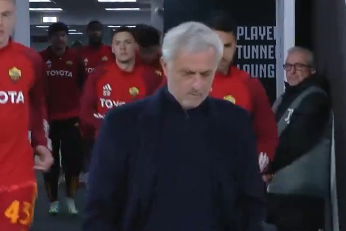 Pogled oboren, raspoloženje nikakvo - Jose Mourinho doživio veliku neprijatnost u Torinu