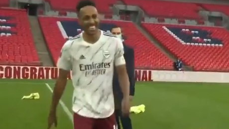 Nestalo medalja samo što je Aubameyang došao na red: Hvala momci, sad možete ići kući!