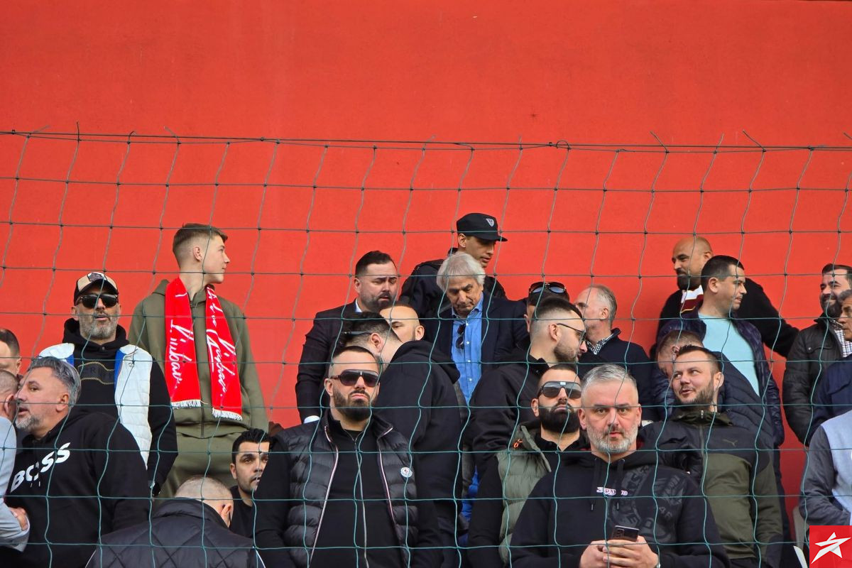 Privukao je veliku pažnju: Vahid Halilhodžić gleda meč Velež - Sarajevo Privukao je veliku pažnju: Vahid Halilhodžić gleda meč Velež - Sarajevo