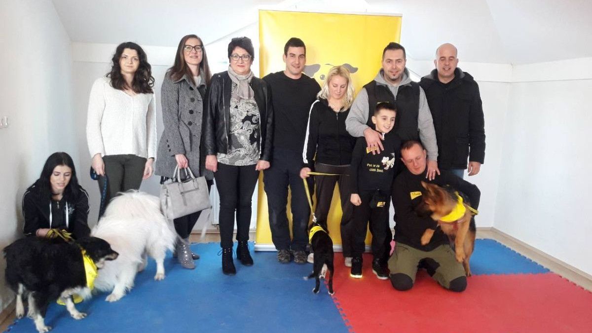 Oko 70 vlasnika iz Livna će sa svojim psima proći obuku gostujuće Dogs Trust Škole za pse
