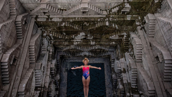 Kraj cliff diving sezone obilježen skokovima legendi u tri stoljeća starom bazenu u Indiji