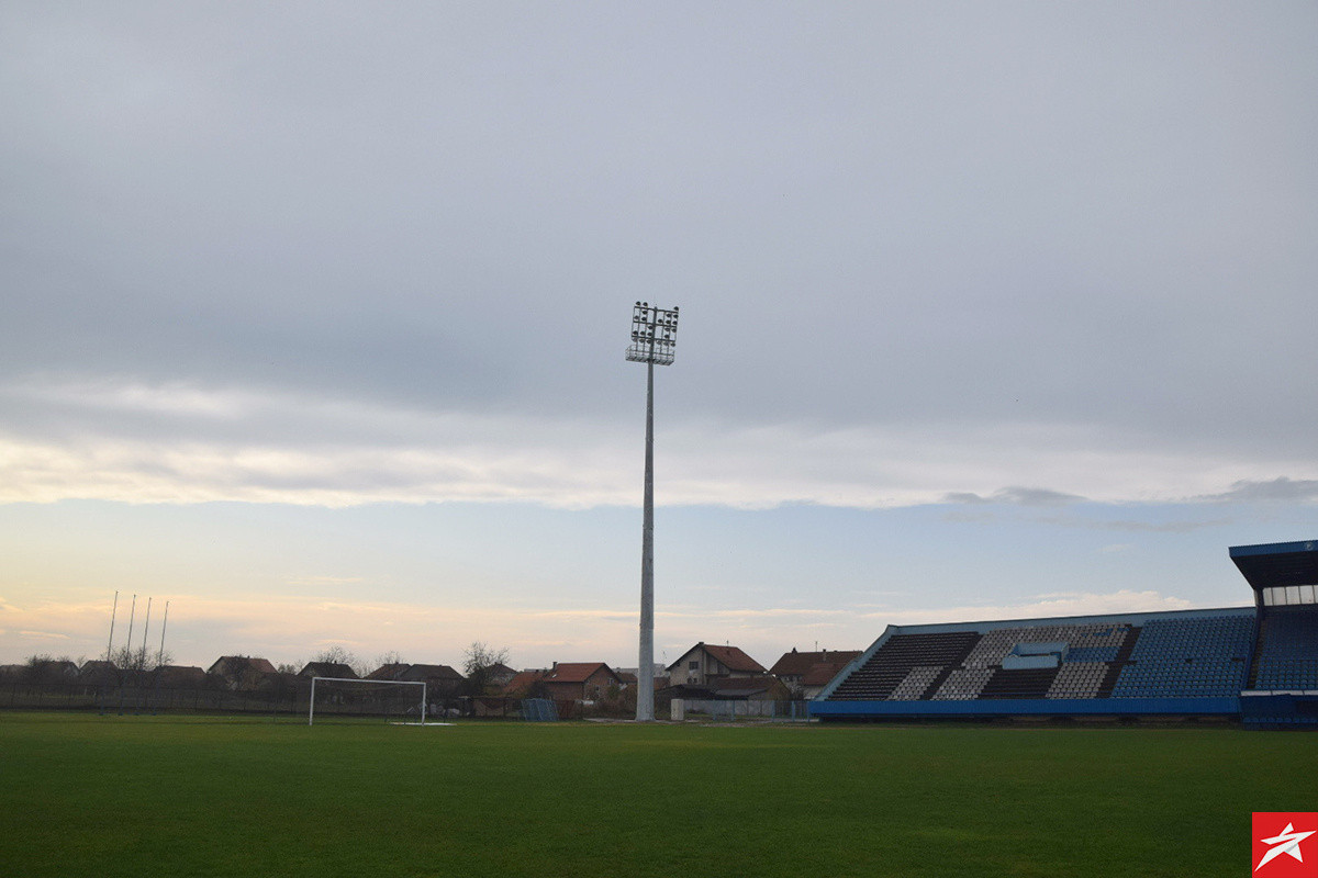 Semberske vrućine postaju prošlost: Stadion u Bijeljini dobio reflektore! Semberske vrućine postaju prošlost: Stadion u Bijeljini dobio reflektore!