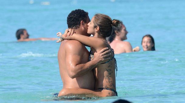 Ronaldo uživa na brazilskim plažama sa seksi pratiljom