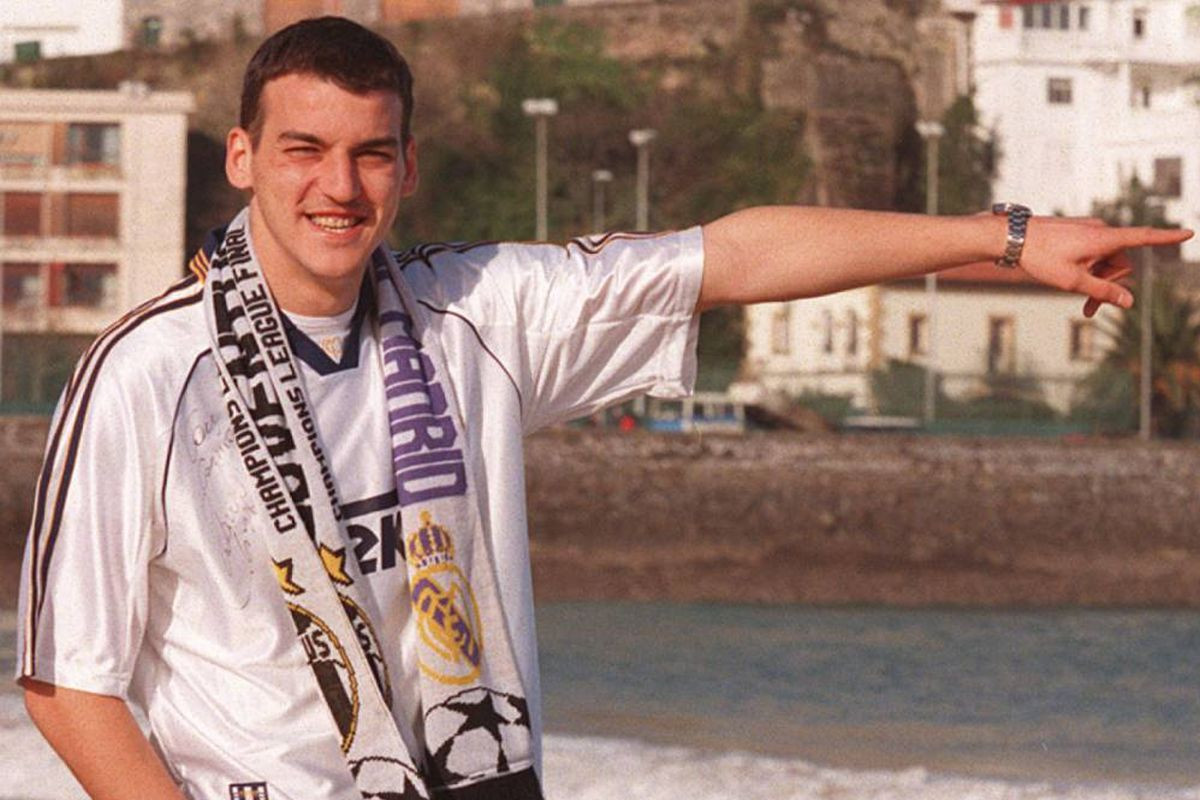 Teško poniženje slavnog Srbina: Pozirao u dresu i sa šalom, dogovorio i transfer u Real, a onda...