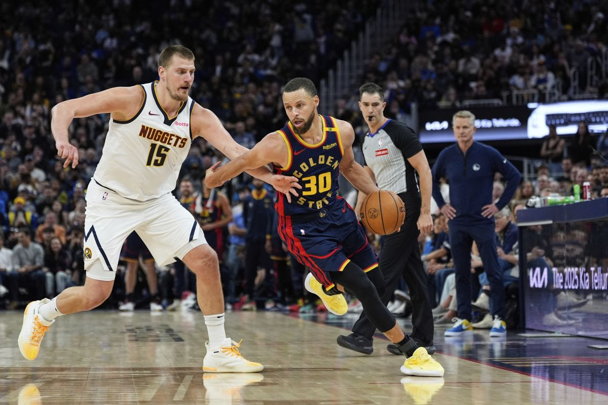 Epski okršaj Stepha Curryja i Nikole Jokića: Amerikanac pokazao Srbinu ko je gazda u NBA ligi