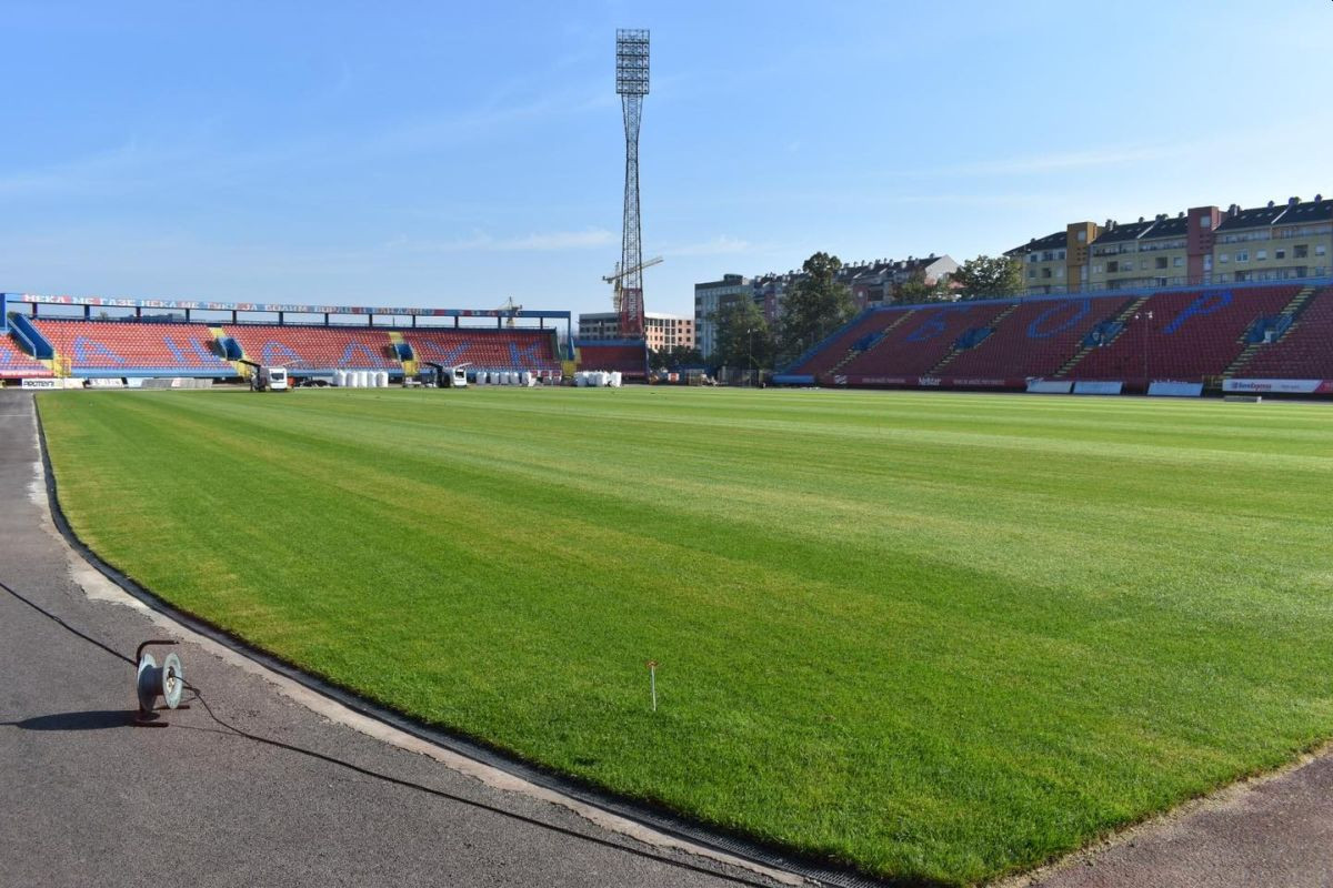 Završeni su radovi na stadionu FK Borac: Pogledajte kako izgleda novi teren